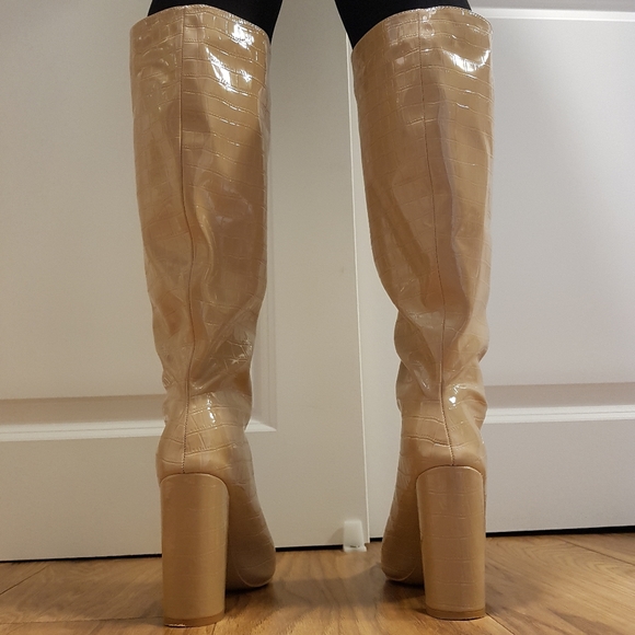 Cream knee high pointed toe boots - Picture 3 of 8